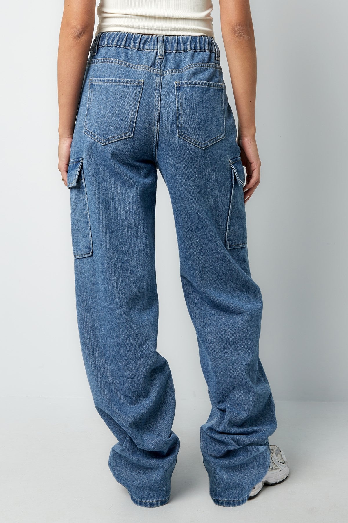 Denim cargo jeans confidence