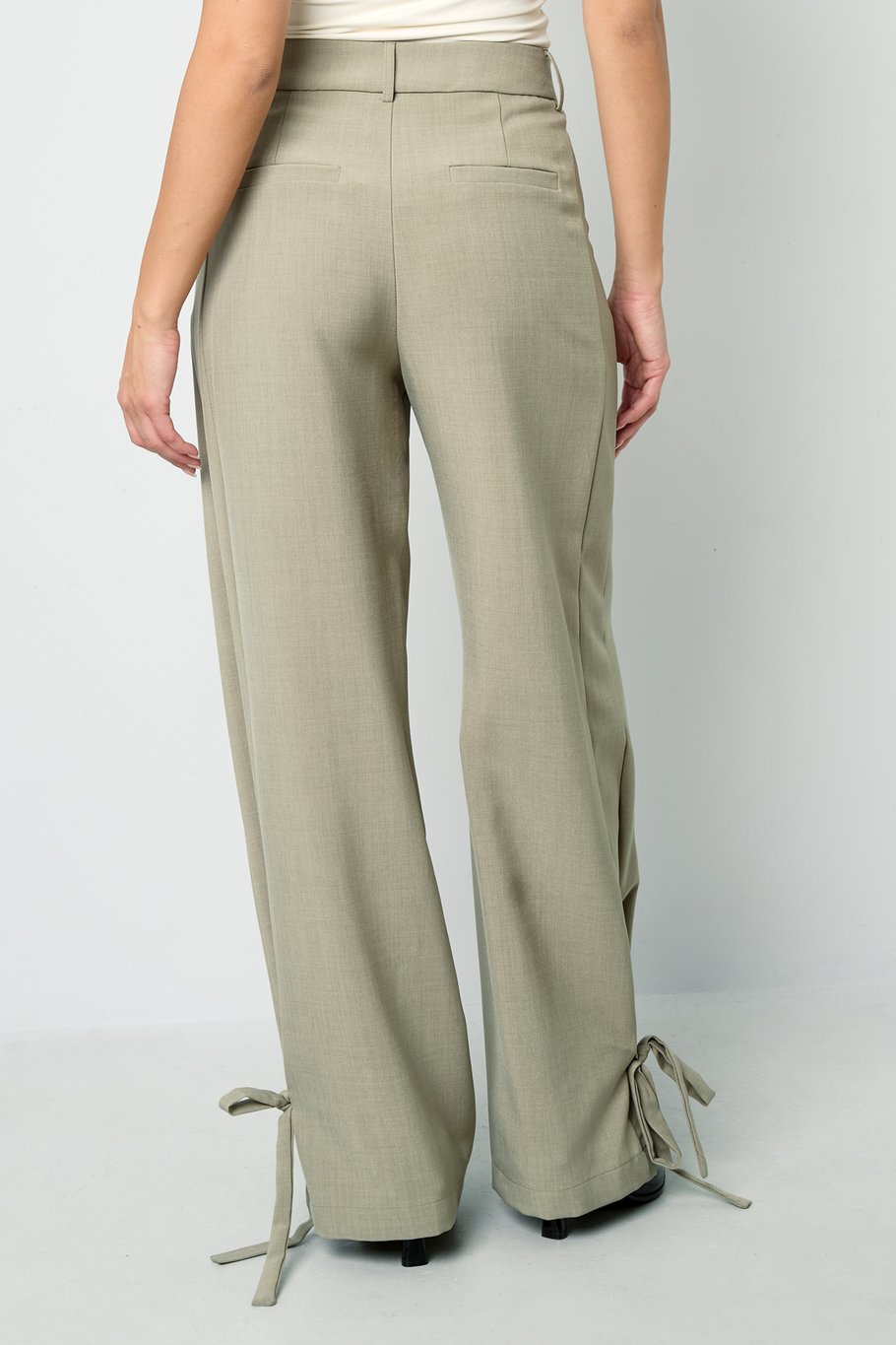Broek met strikjes