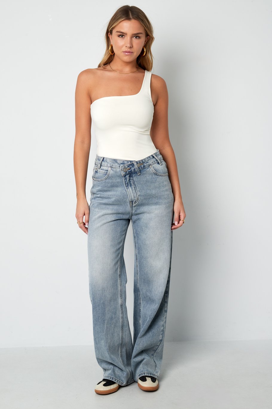Basis body one shoulder