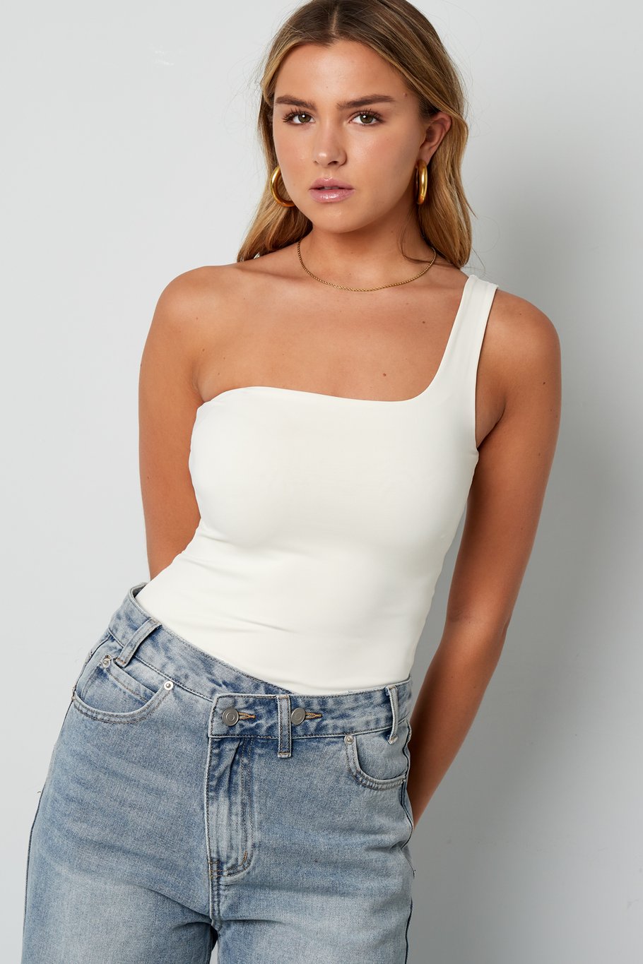 Basis body one shoulder
