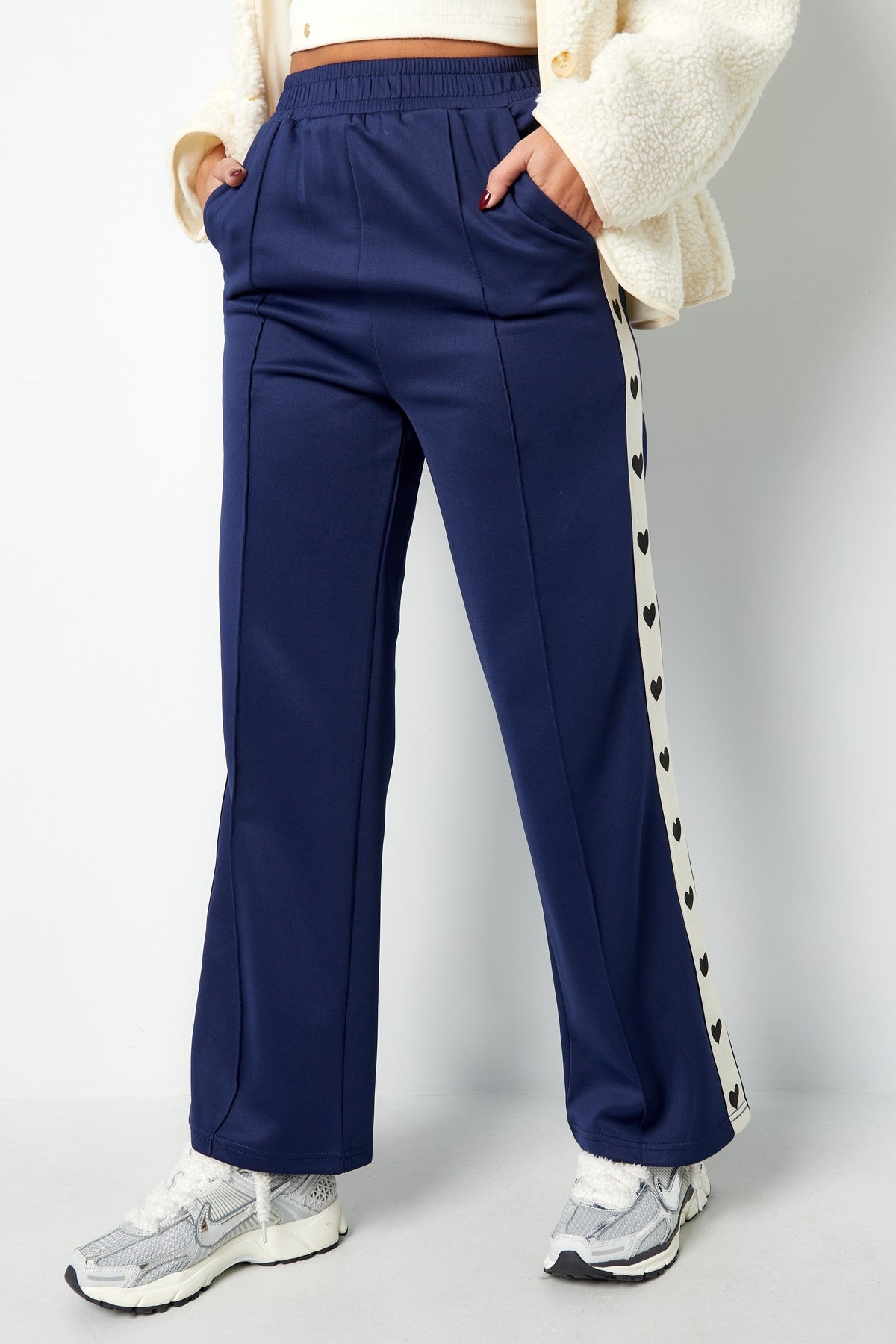Women's woven straight-leg sporty heart-patterned trousers