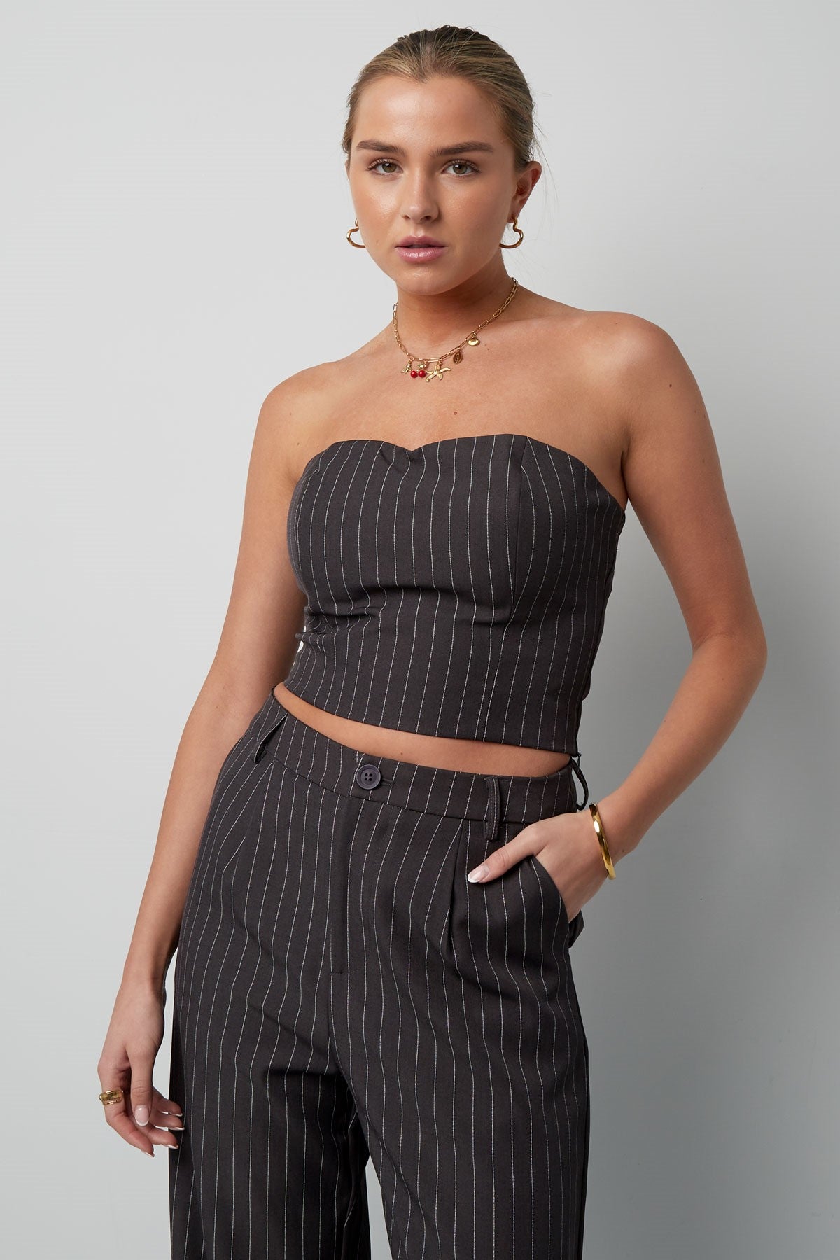 Mouwloze Pinstripe Top | Dames Gestructureerde Top | Grijs & Bordeaux