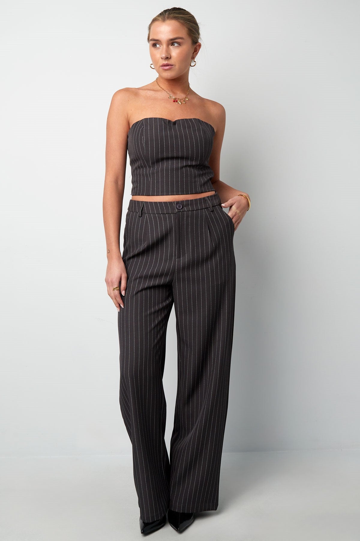 Mouwloze Pinstripe Top | Dames Gestructureerde Top | Grijs & Bordeaux