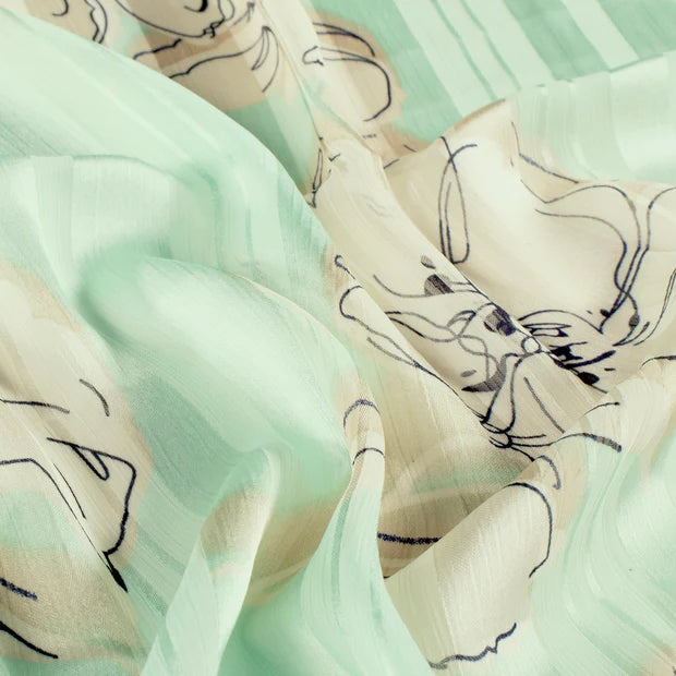 Chiffon-Oberteil mit Blumen | Größen 34-52 | Colors Store