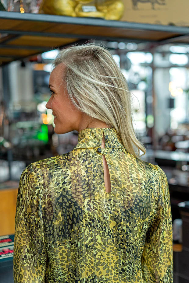 Chiffonbluse mit Leopardenmuster und Lurex in Khaki