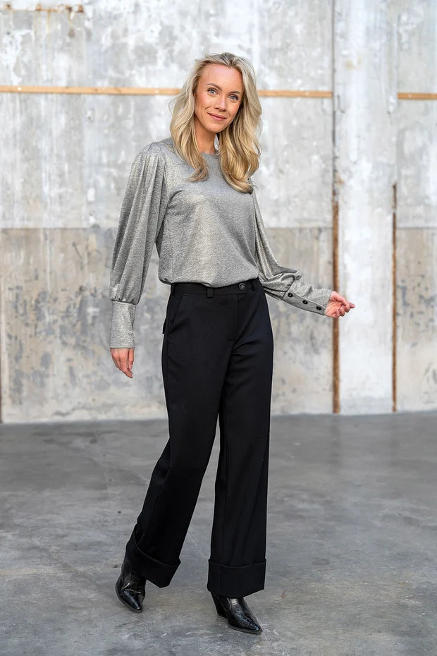 Women's jersey top with lurex and wide cuffs