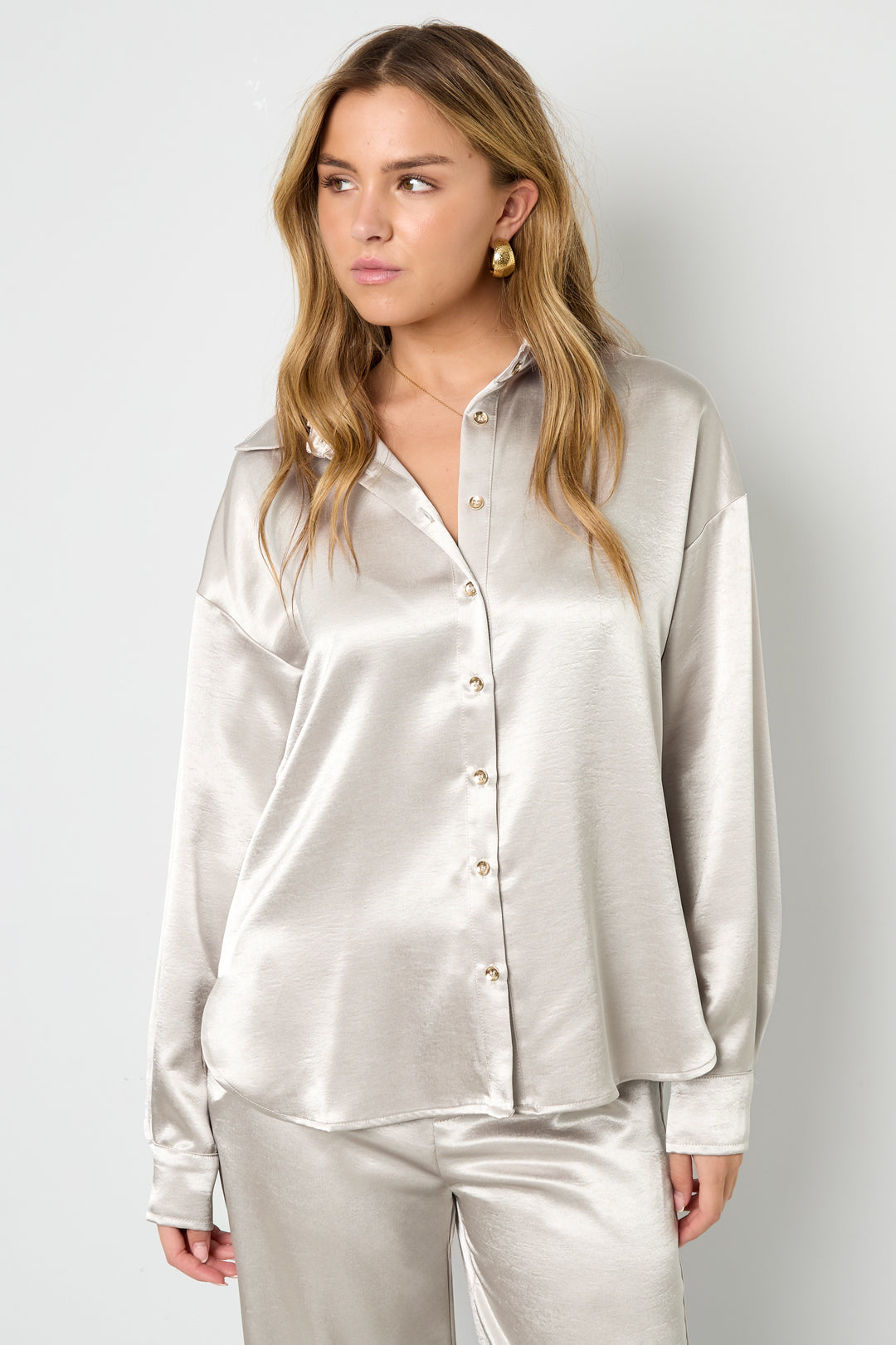 Gewebtes Damenhemd mit Glanz | Casual Basic