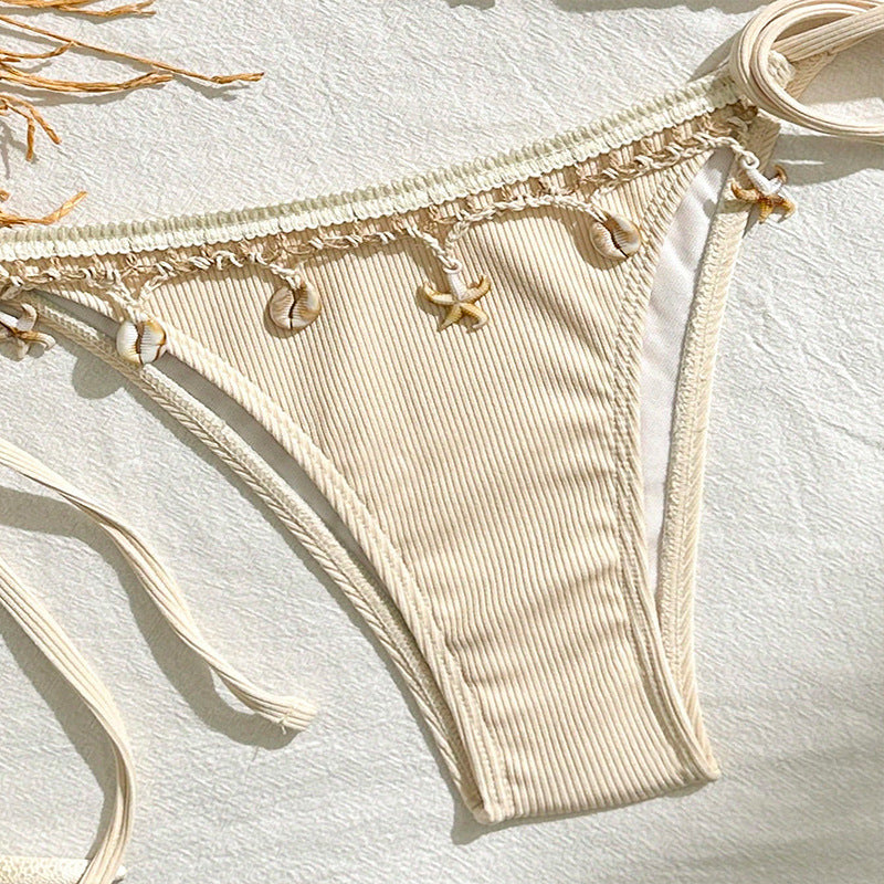 Urlaubsfertiges einfarbiges, hochelastisches Polyester-Bikini-Set mit Muschelanhänger