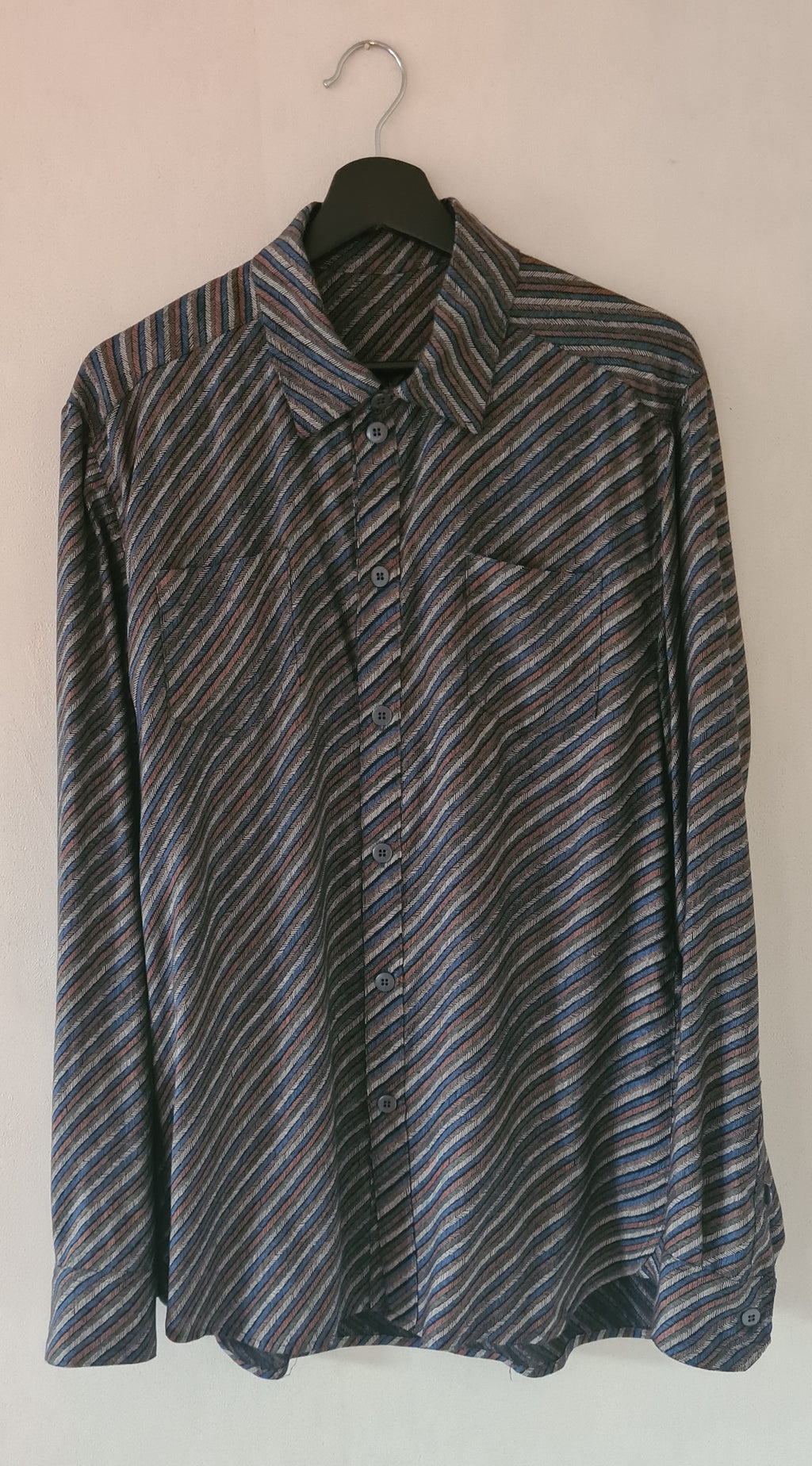Herren-Langarmhemd – Diagonale Streifen | Grau/Blau/Braun