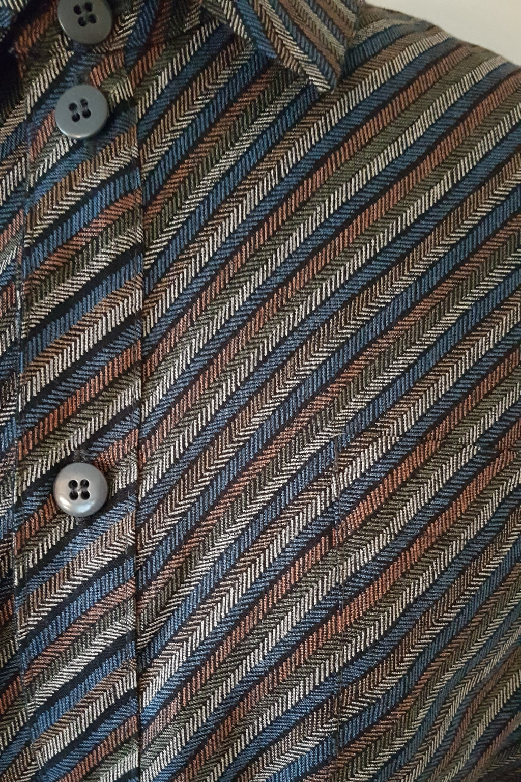 Herren-Langarmhemd – Diagonale Streifen | Grau/Blau/Braun