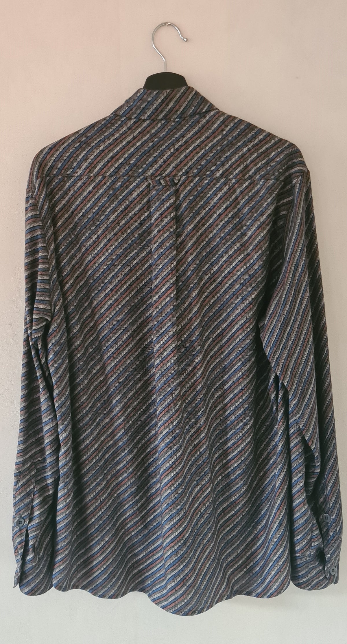 Herren-Langarmhemd – Diagonale Streifen | Grau/Blau/Braun