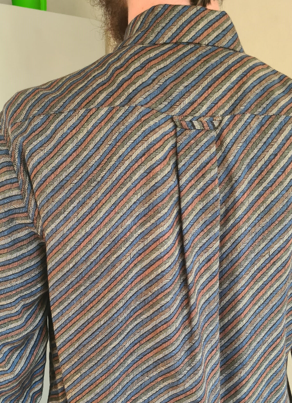 Herren-Langarmhemd – Diagonale Streifen | Grau/Blau/Braun