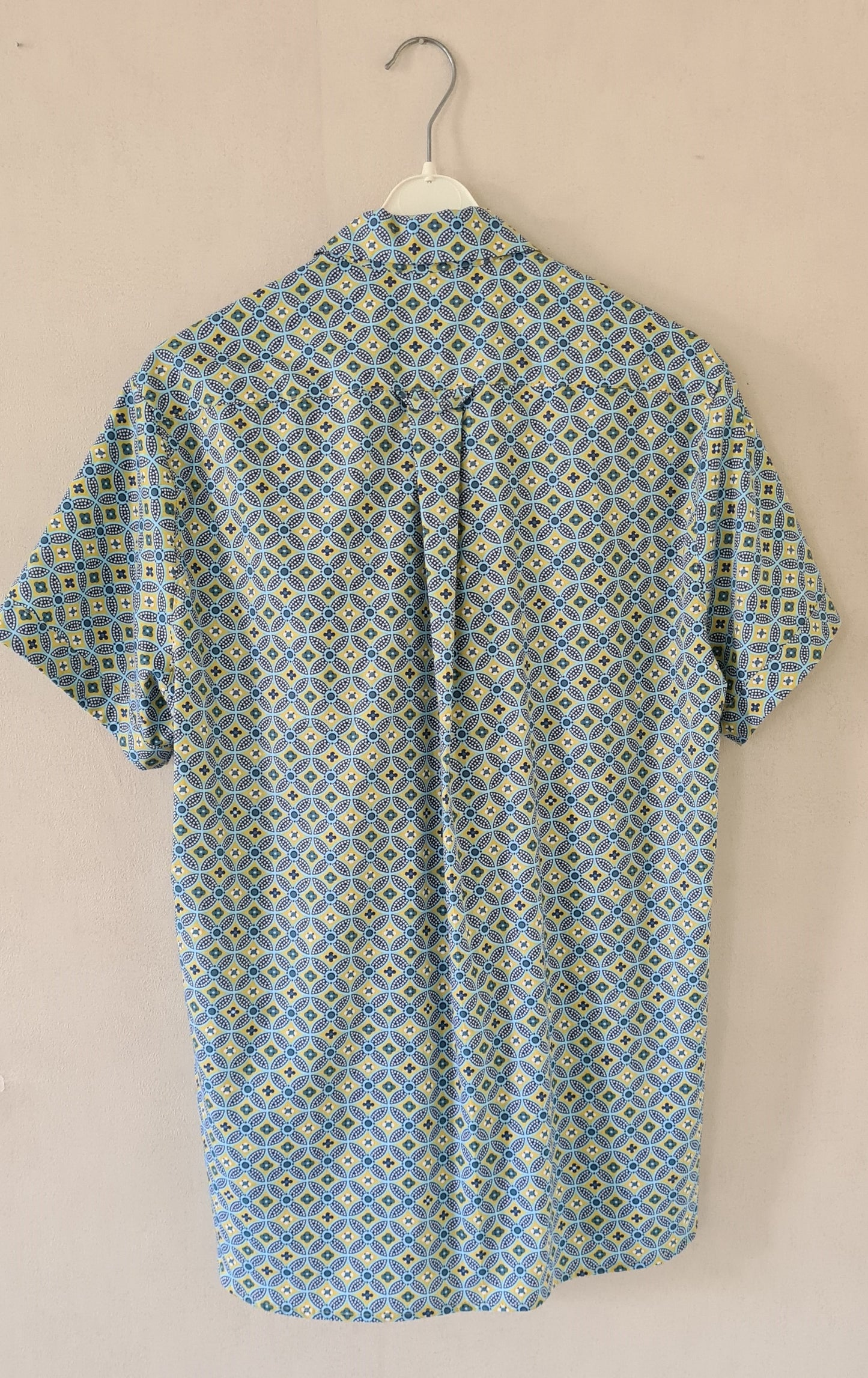 Herrenhemd Kurzarm | Abstraktes Muster Gelb/Blau/Grün | 100 % Baumwolle