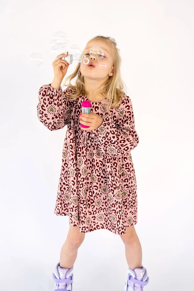 Mousseline Jurk Meisjes | Panterprint met Hartjes | Lichtroze