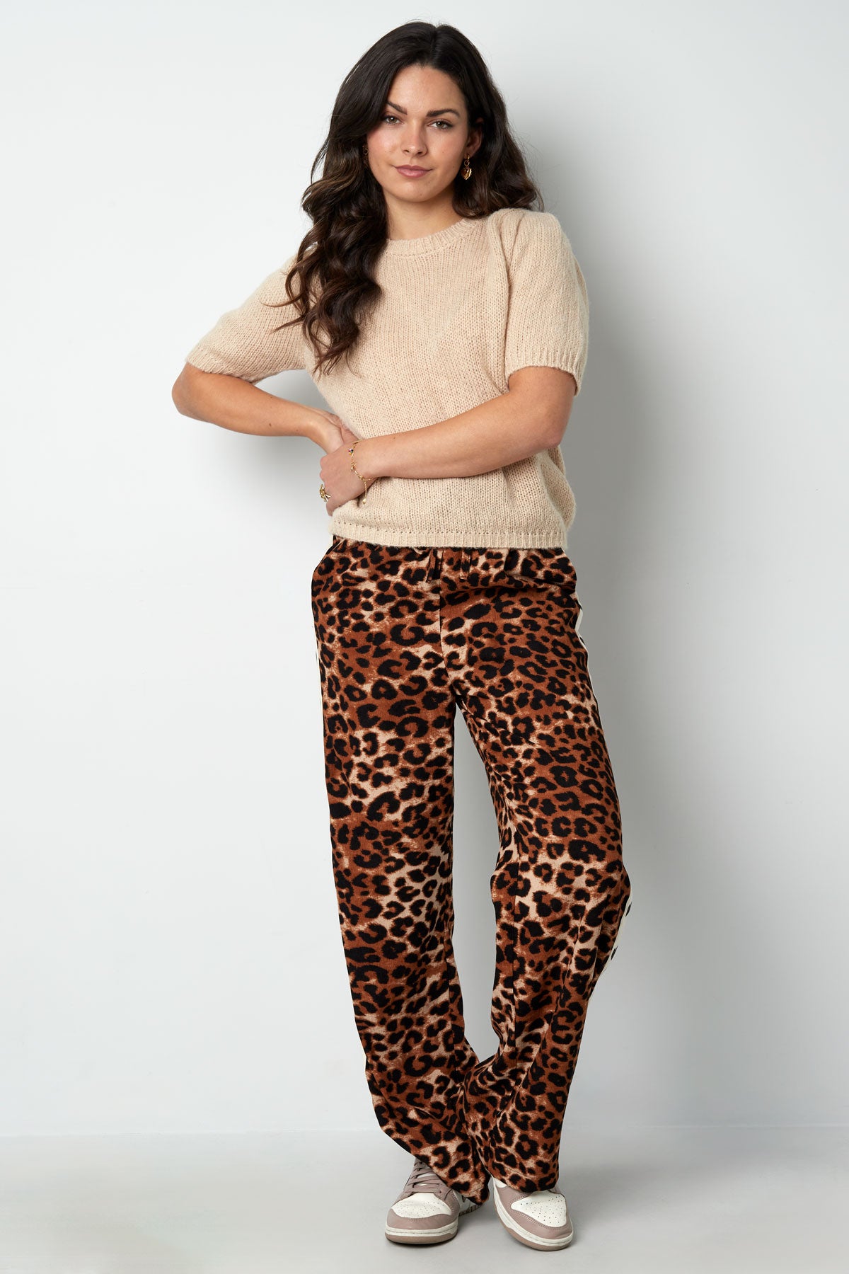 Nylon Vrouwen Korte Mouw Top Gebreid Achterknoop Ontwerp