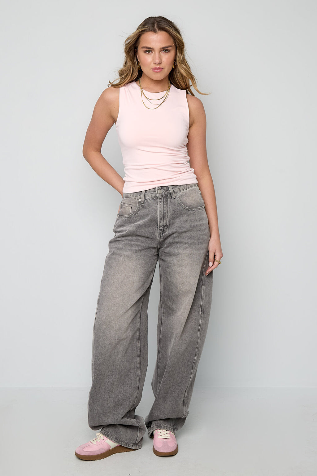 Elegant Knitted Sleeveless Top for All Shapes