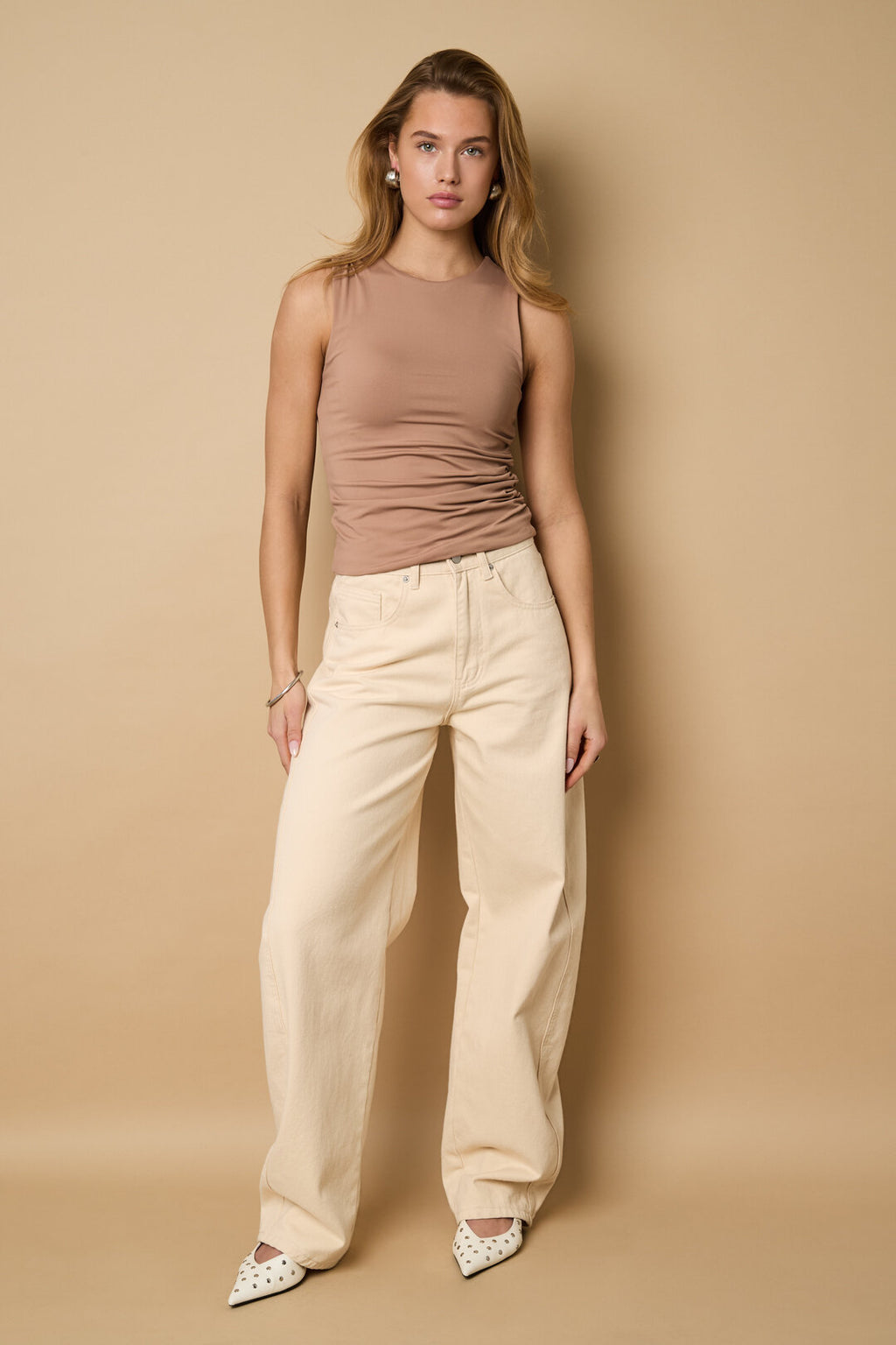 Elegant Knitted Sleeveless Top for All Shapes